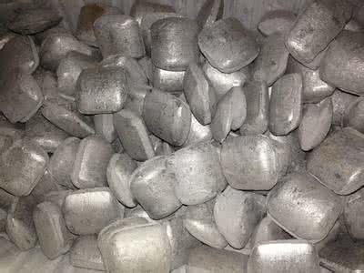 一位發(fā)言人表示，巴西淡水河谷（Vale）正在重新評(píng)估其在新喀里多尼亞虧損的鎳業(yè)務(wù)，這是上月新上任的首席執(zhí)行官Fabio Schvartsman對(duì)表現(xiàn)不佳資產(chǎn)進(jìn)行廣泛考核的一部分。